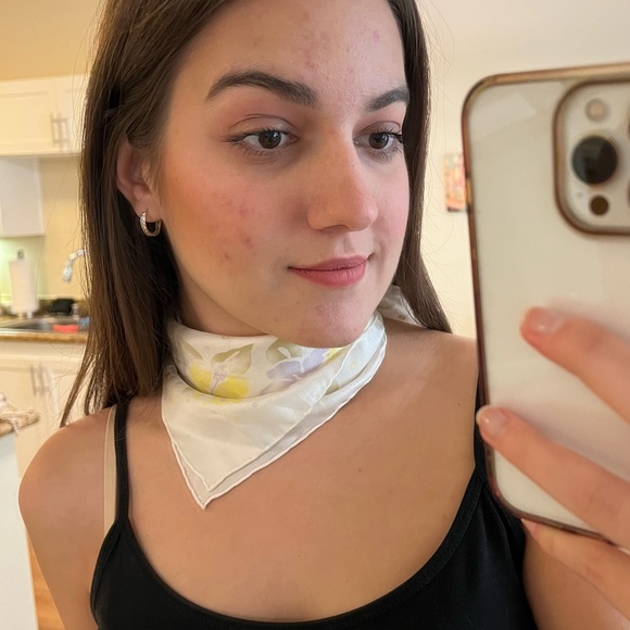 LOUIS VUITTON authentic scarf - Picture 2 of 4